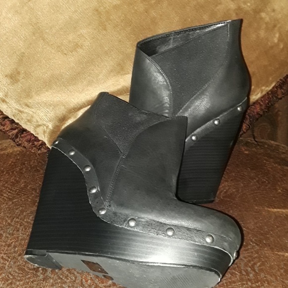 Ankle Boots - Picture 1 of 4